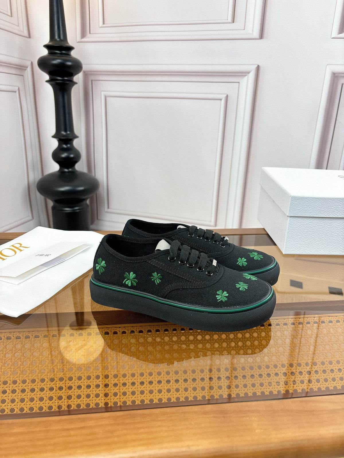 D-Sneakers