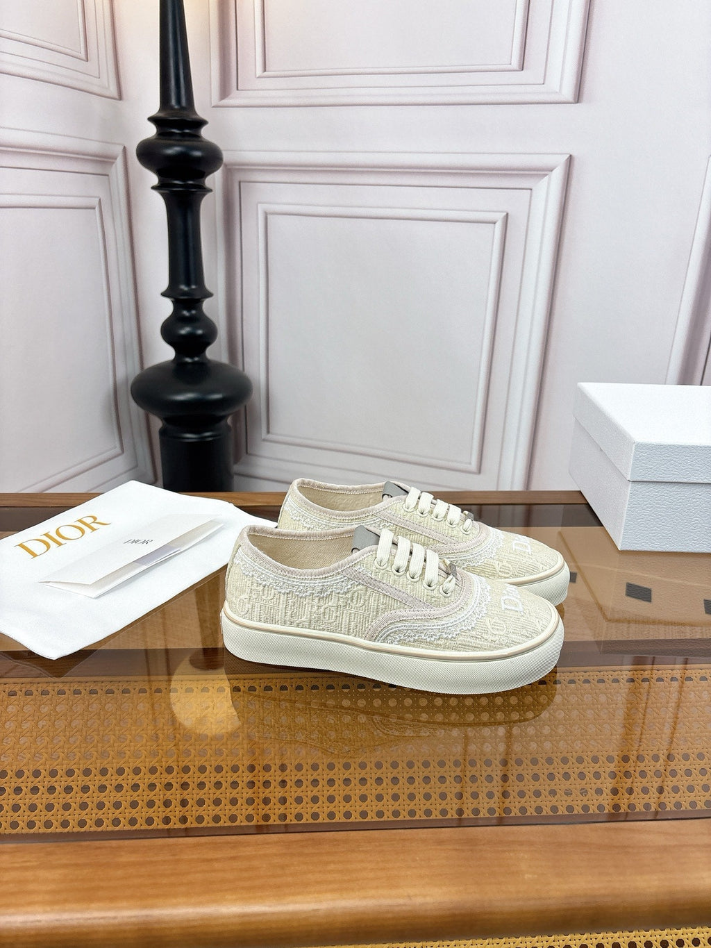 D-Sneakers