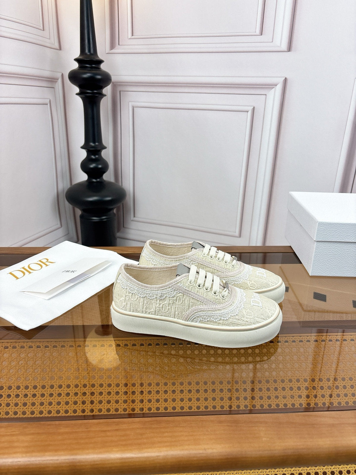 D-Sneakers