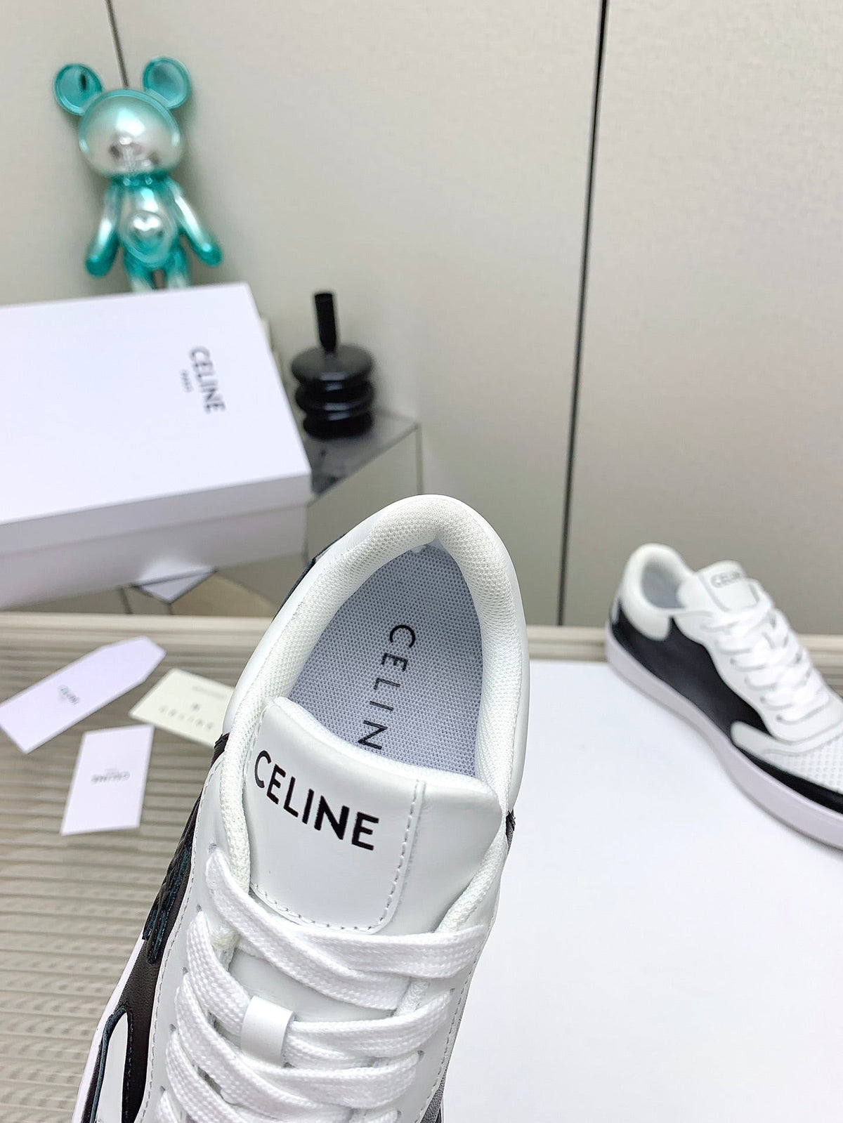 S-Sneakers