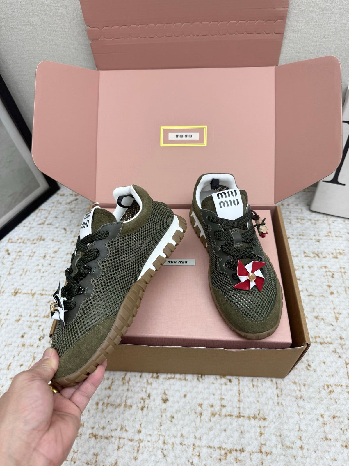 M-Sneakers