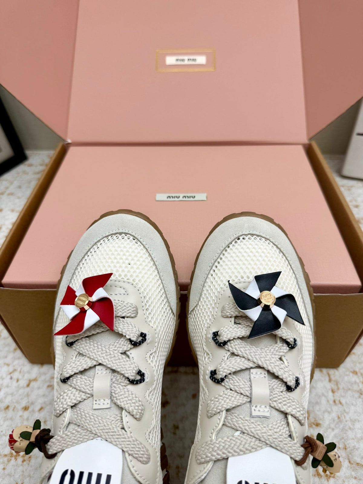 M-Sneakers