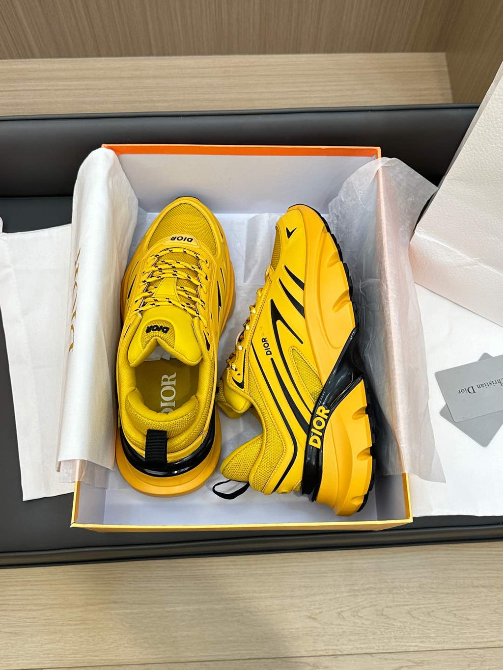 D-Sneakers