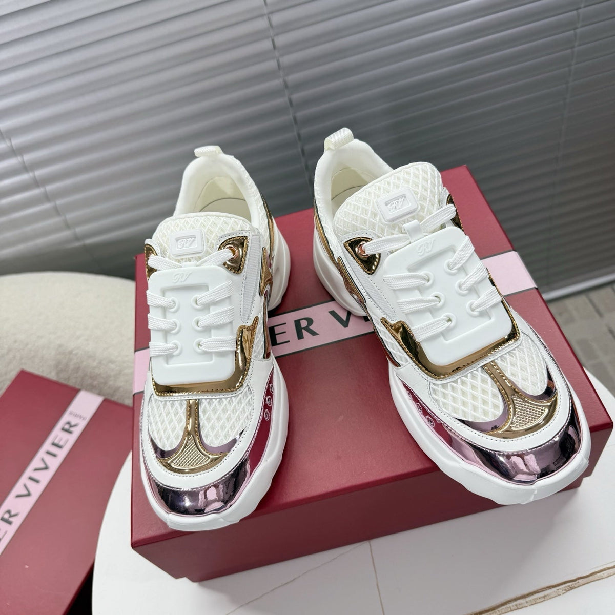 R-Sneakers