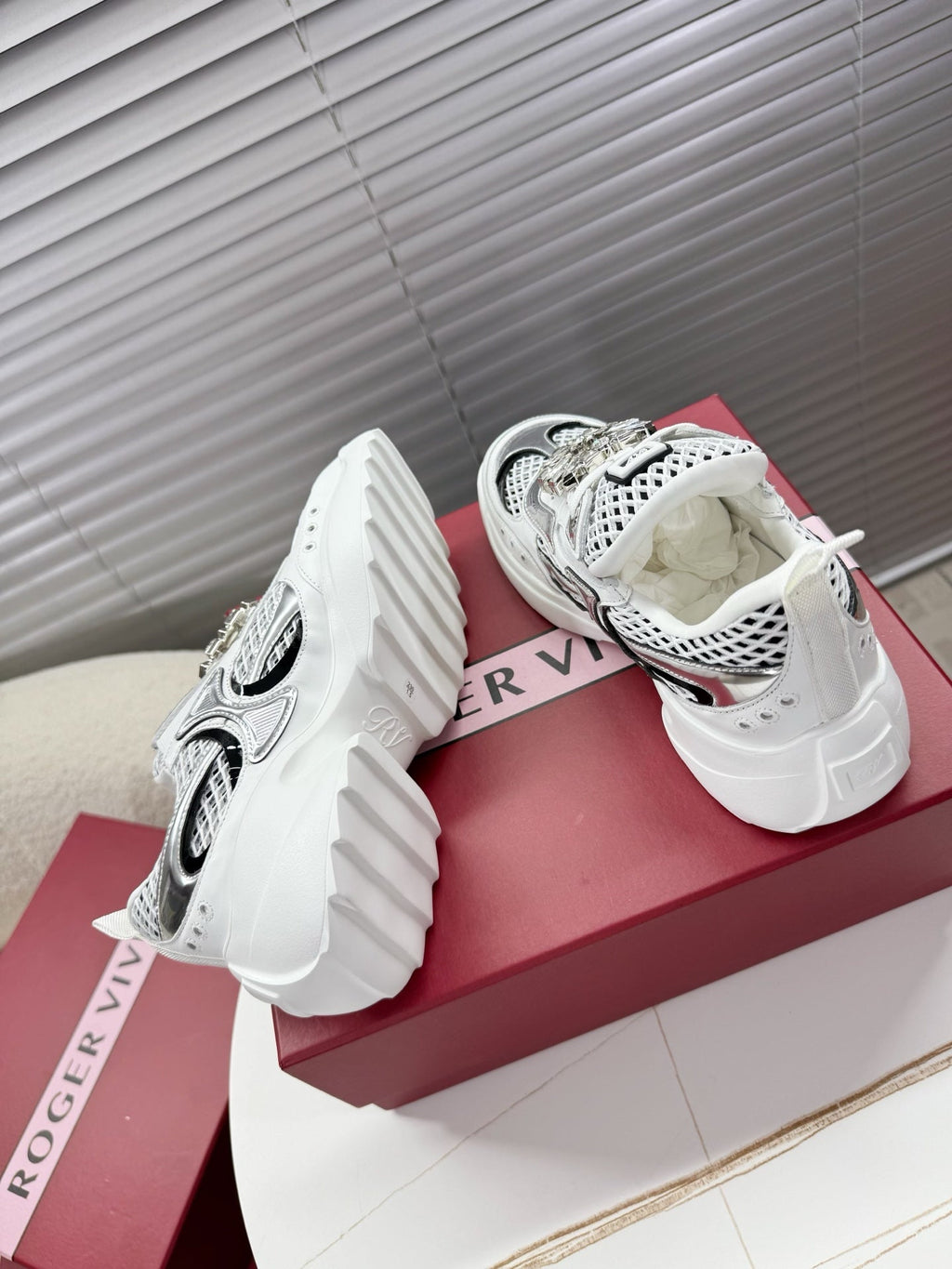 R-Sneakers
