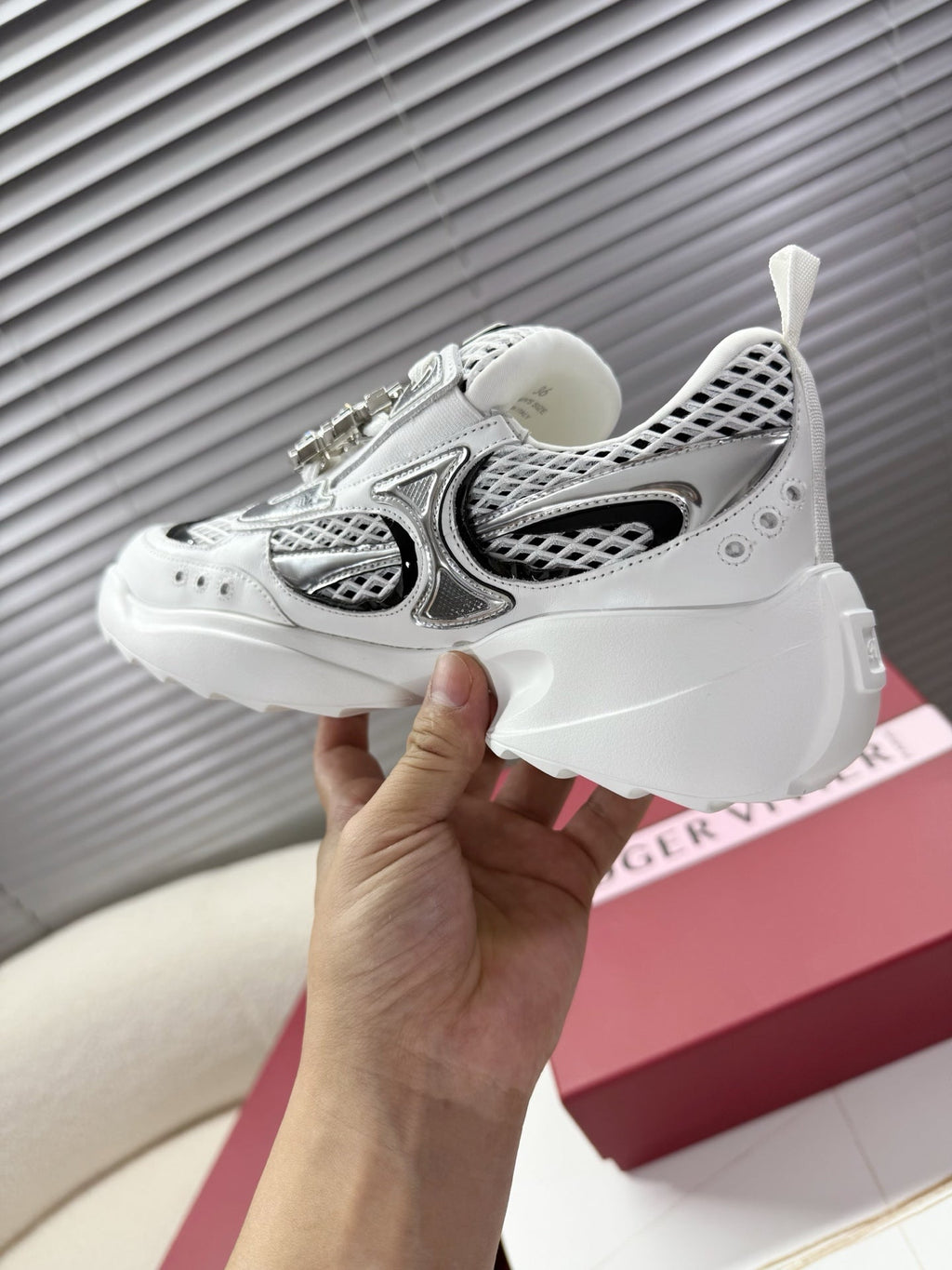 R-Sneakers