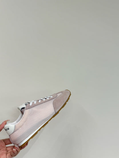 M-Sneakers