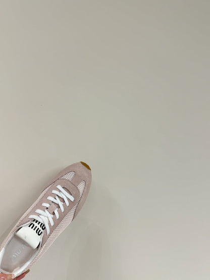 M-Sneakers