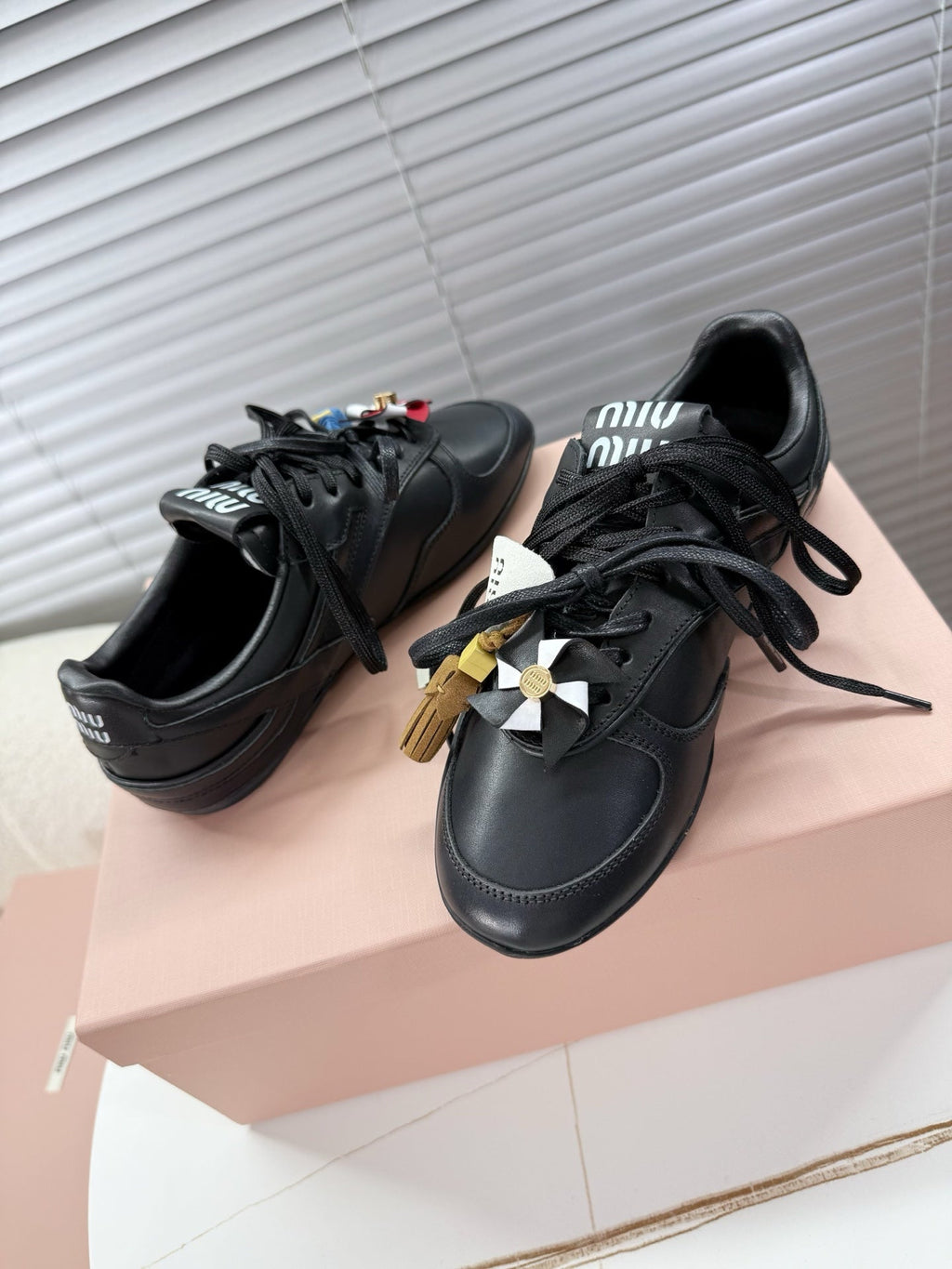 M-Sneakers