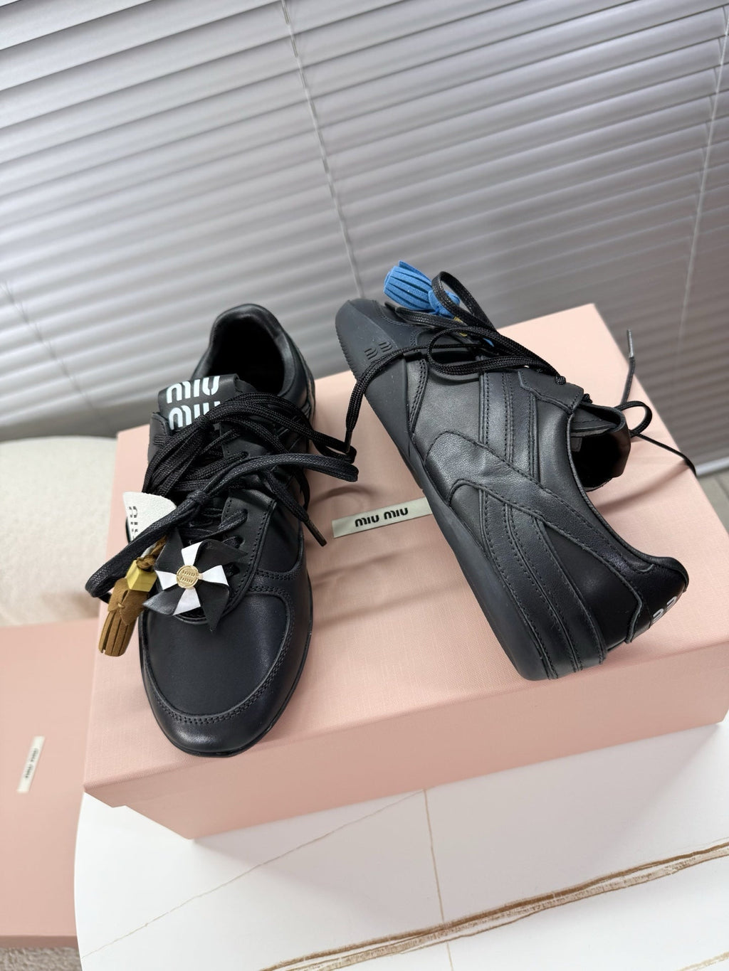 M-Sneakers