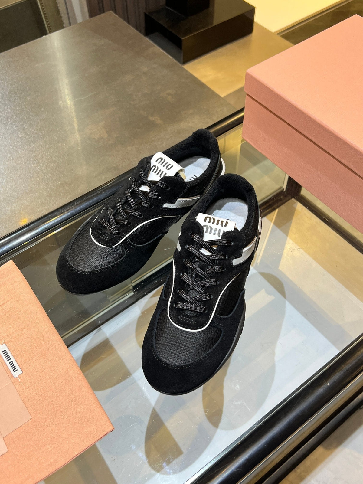 M-Sneakers