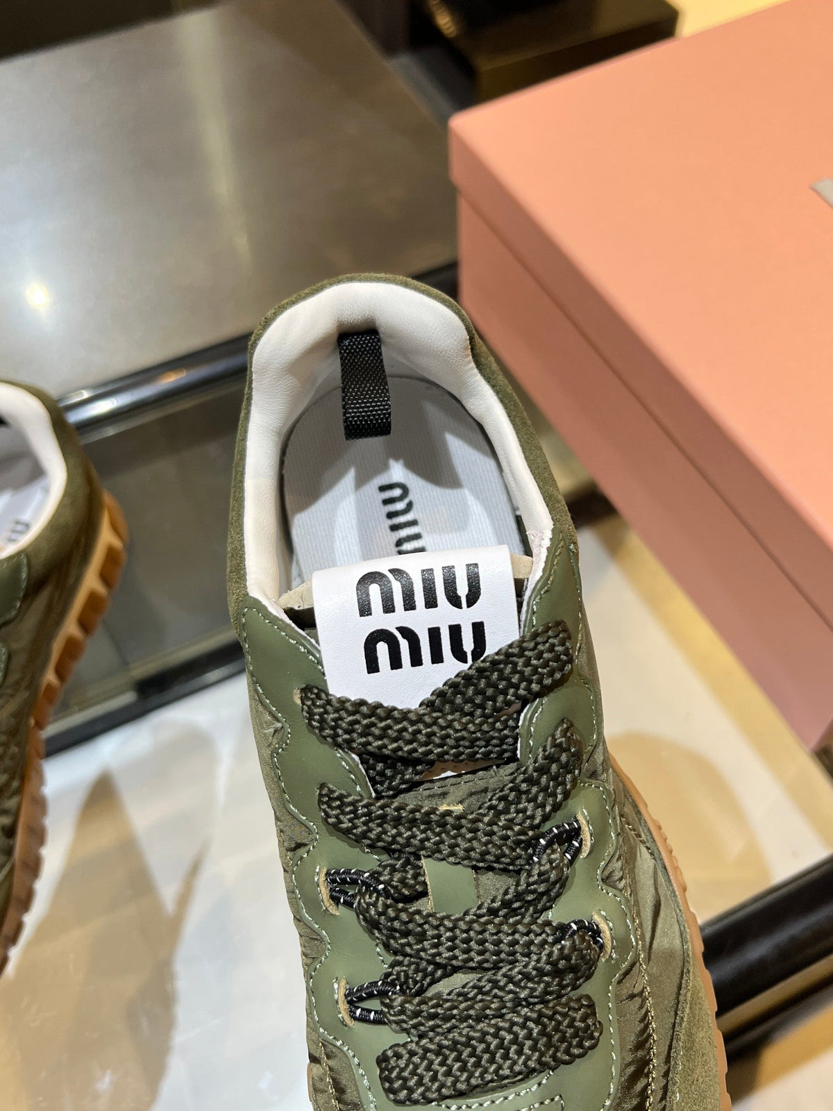 M-Sneakers