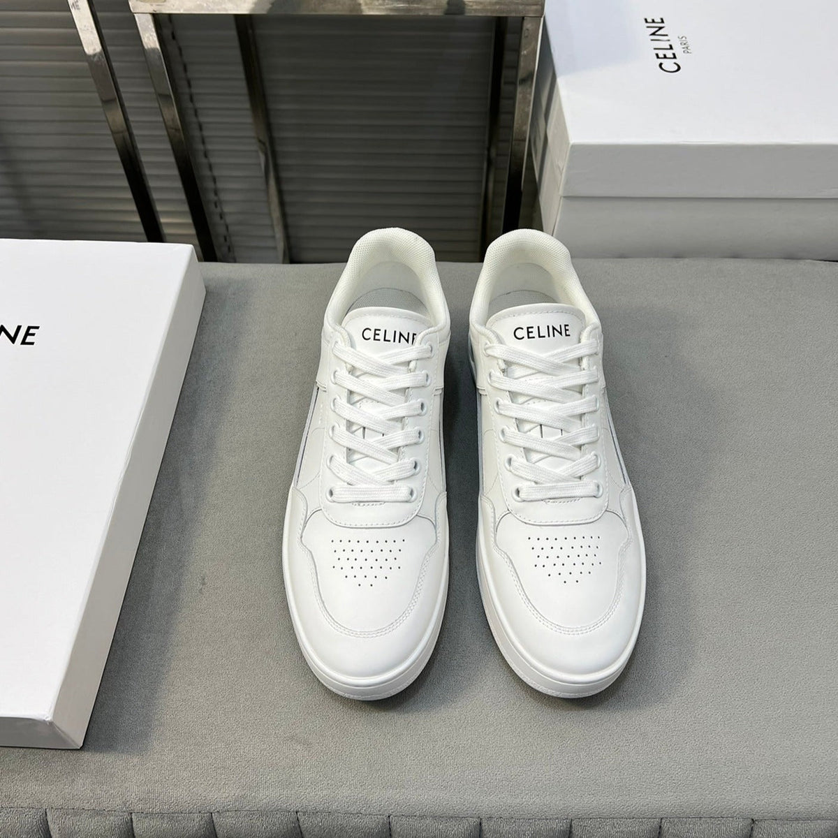 S-Sneakers