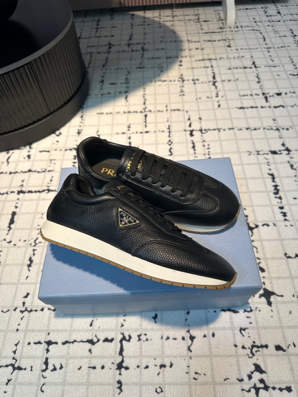 P-Sneakers