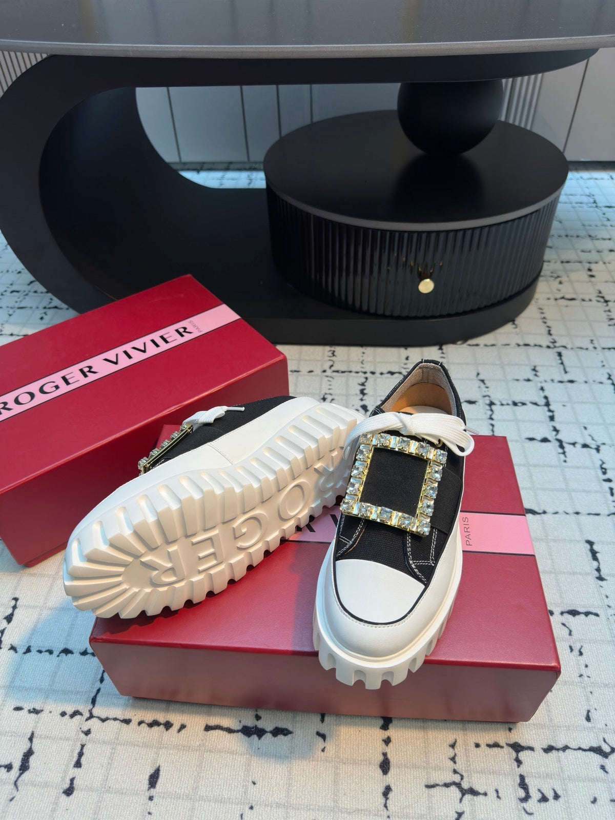 R-Sneakers
