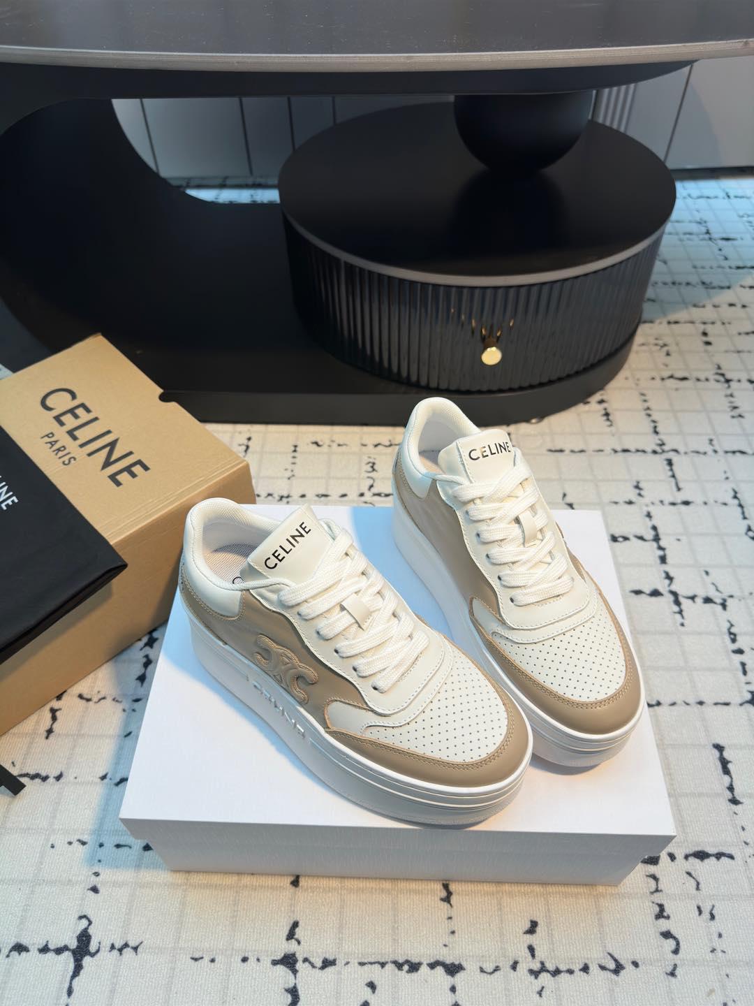 S-Sneakers