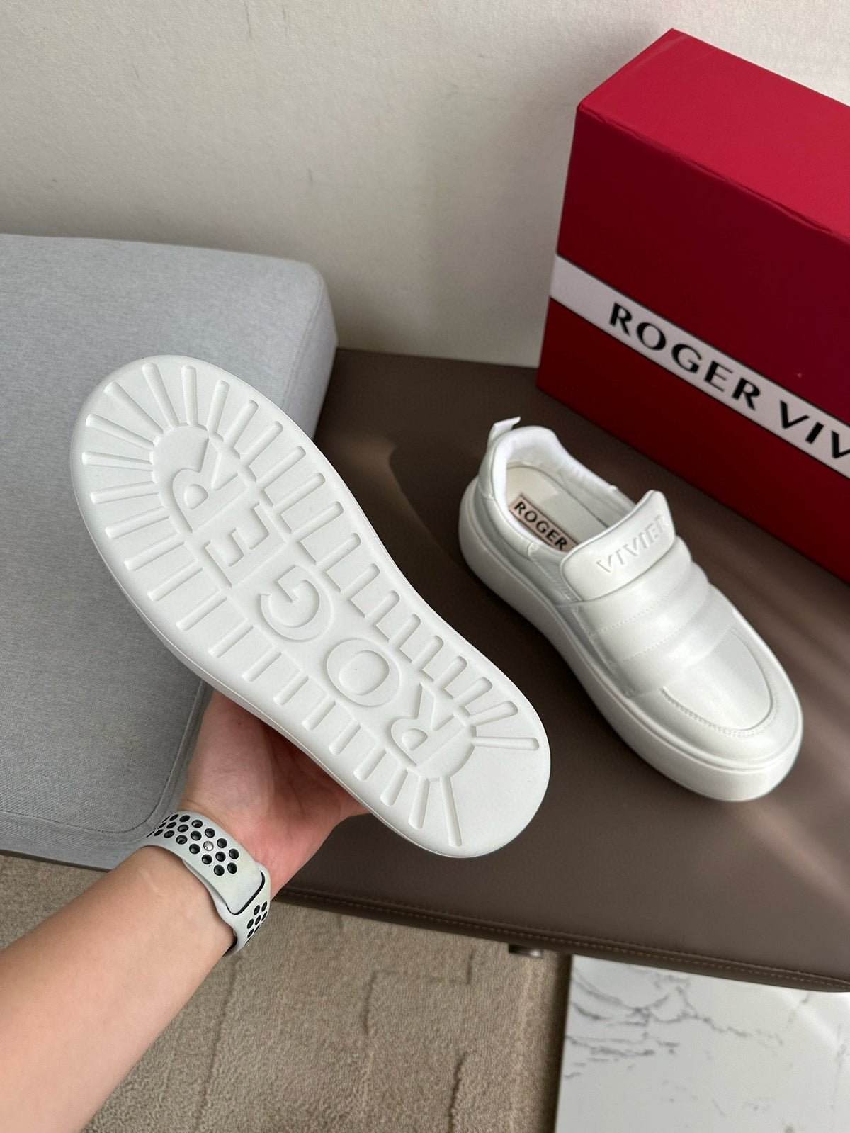 R-Sneakers