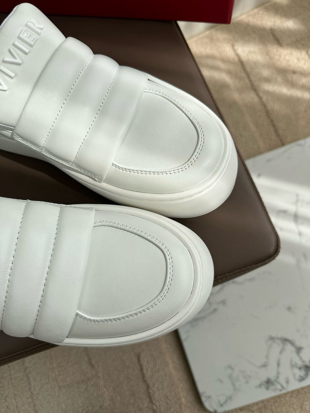 R-Sneakers