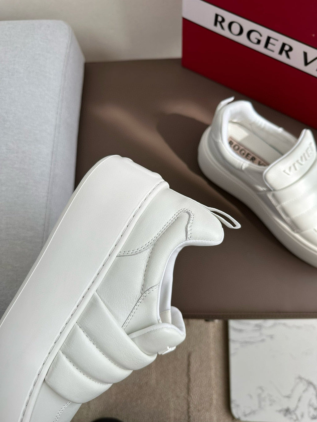 R-Sneakers