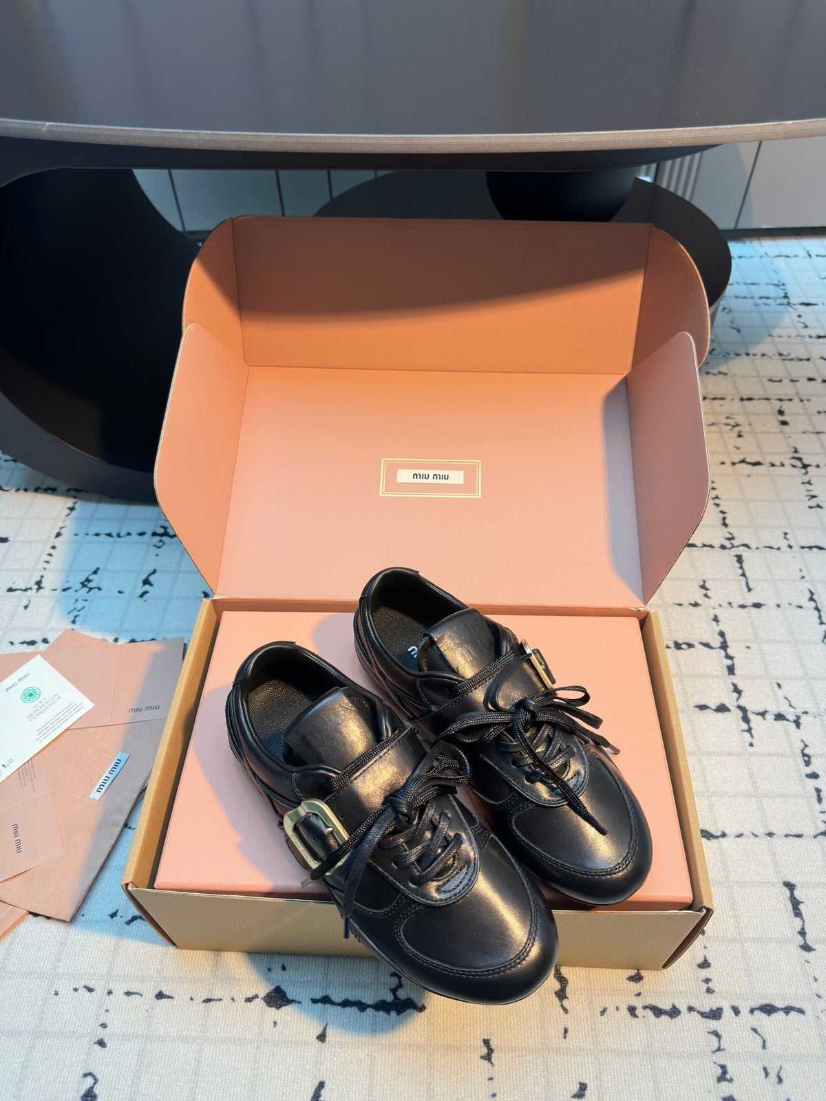 M-Sneakers