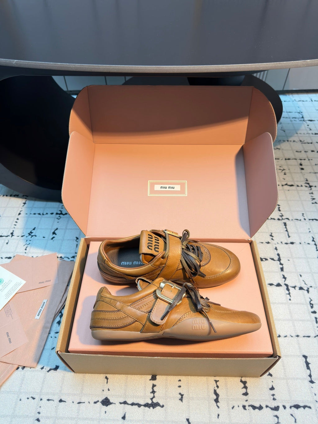 M-Sneakers