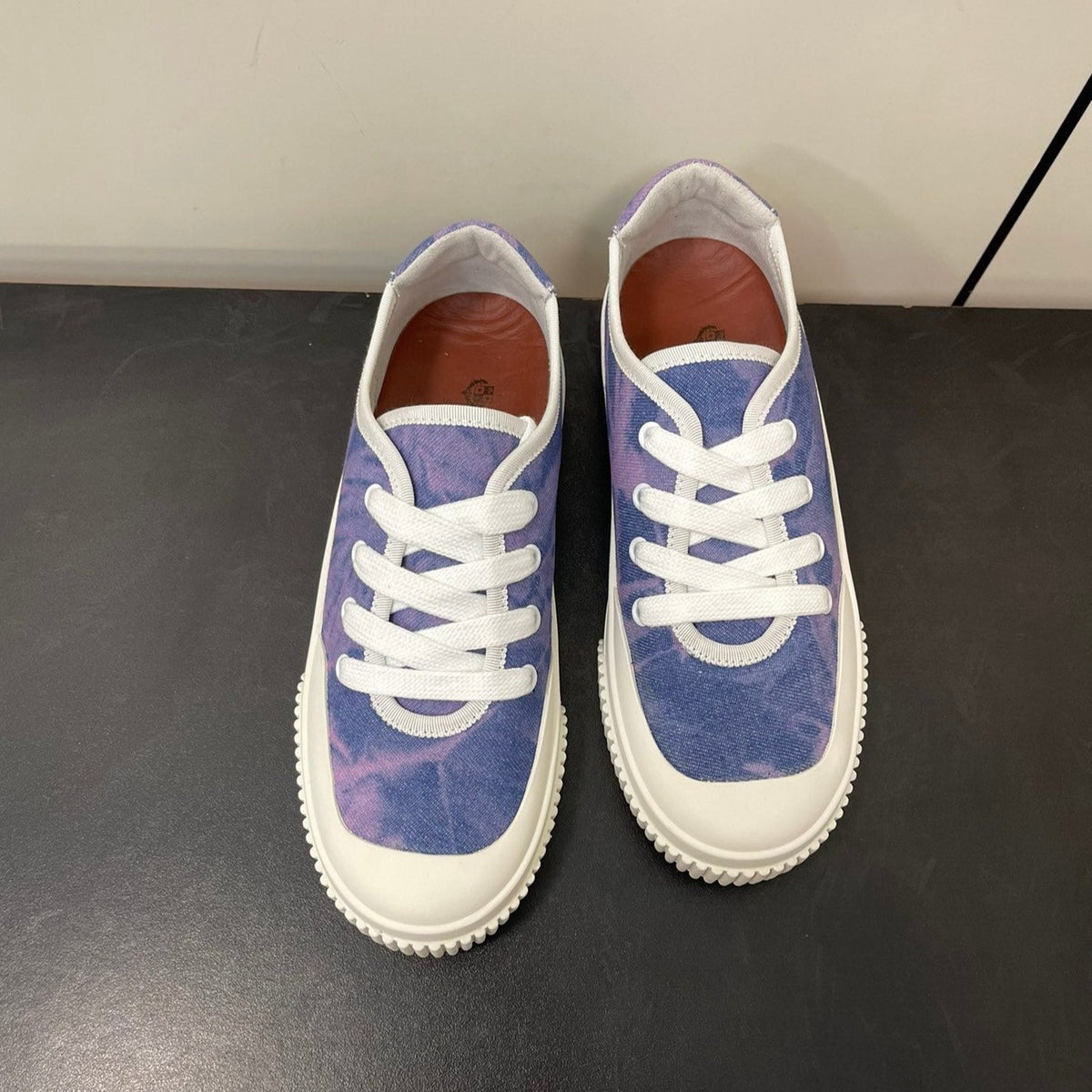 L-Sneakers