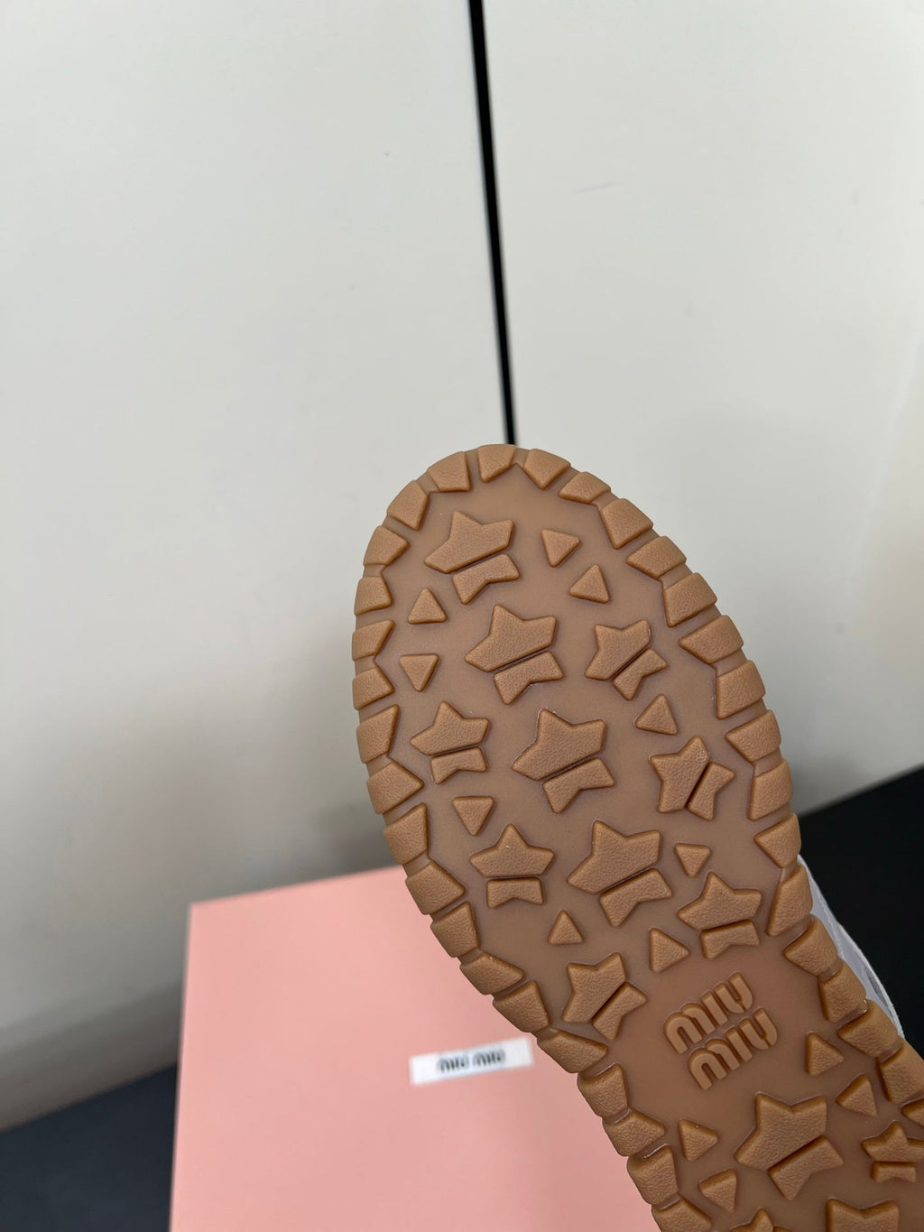 M-Sneakers