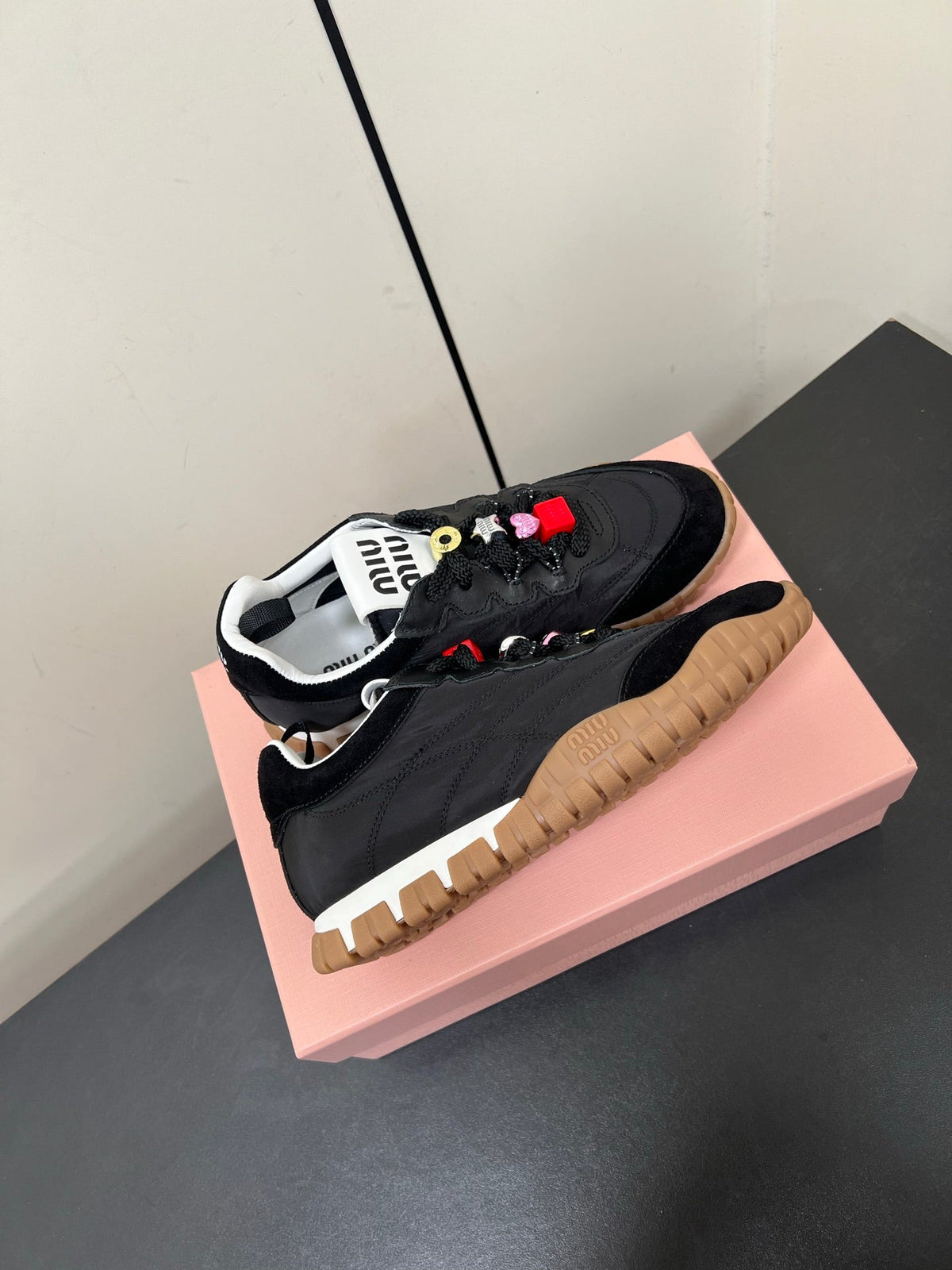 M-Sneakers