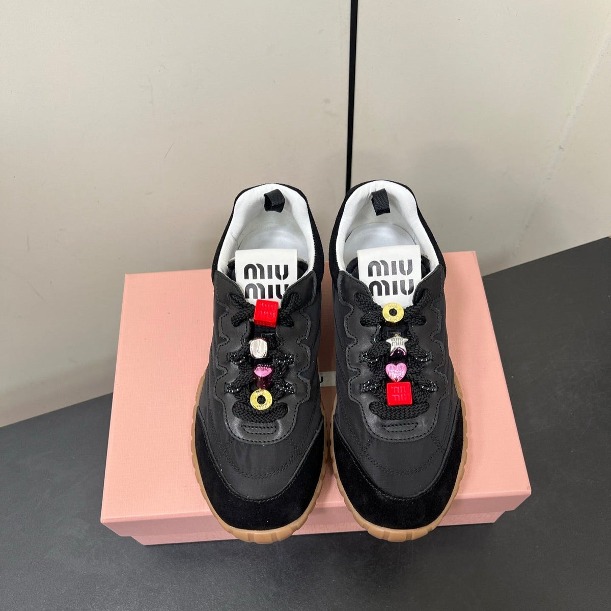 M-Sneakers
