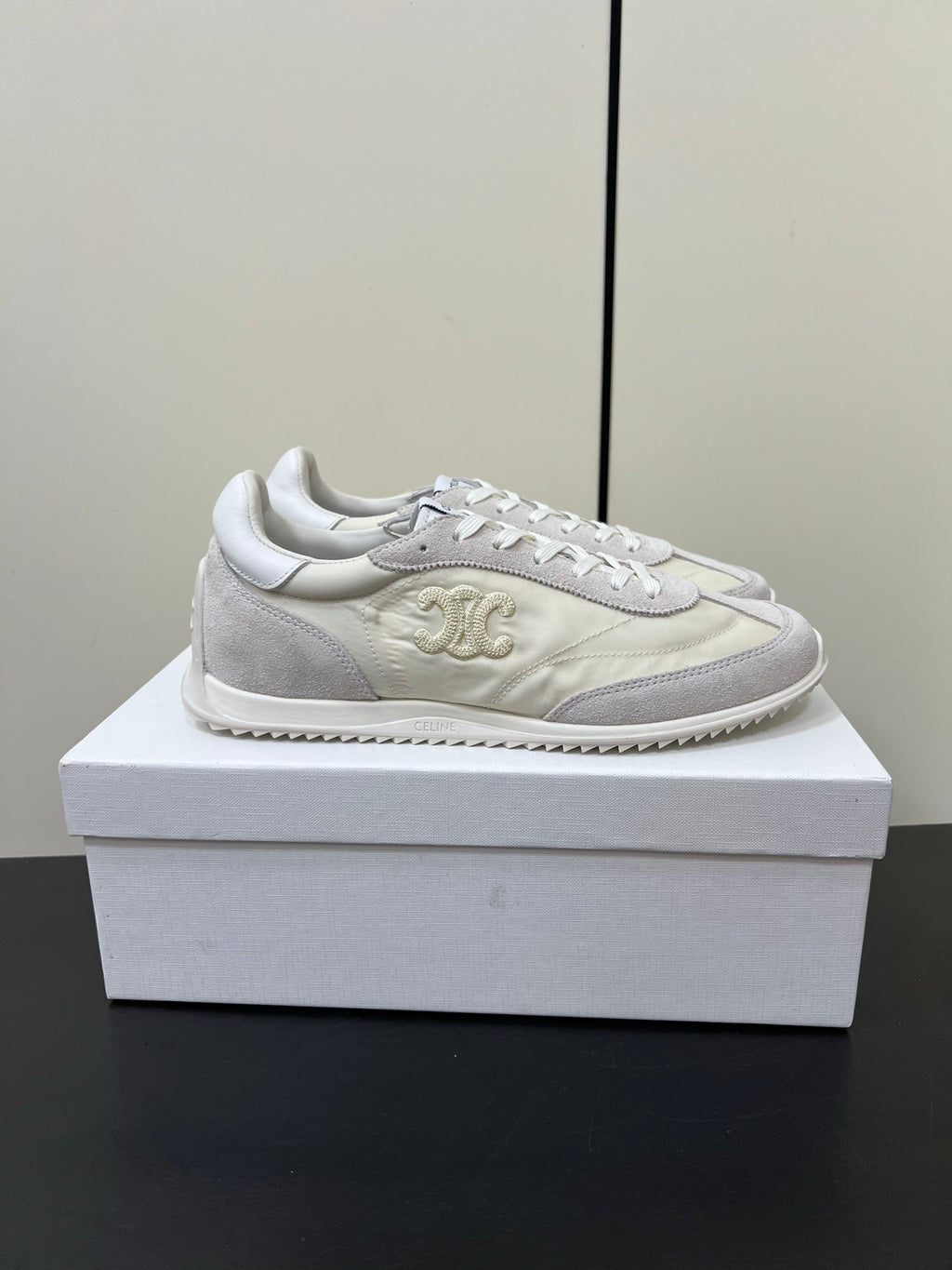 S-Sneakers