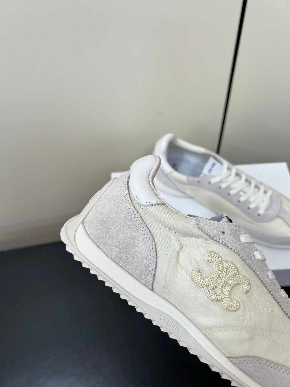 S-Sneakers