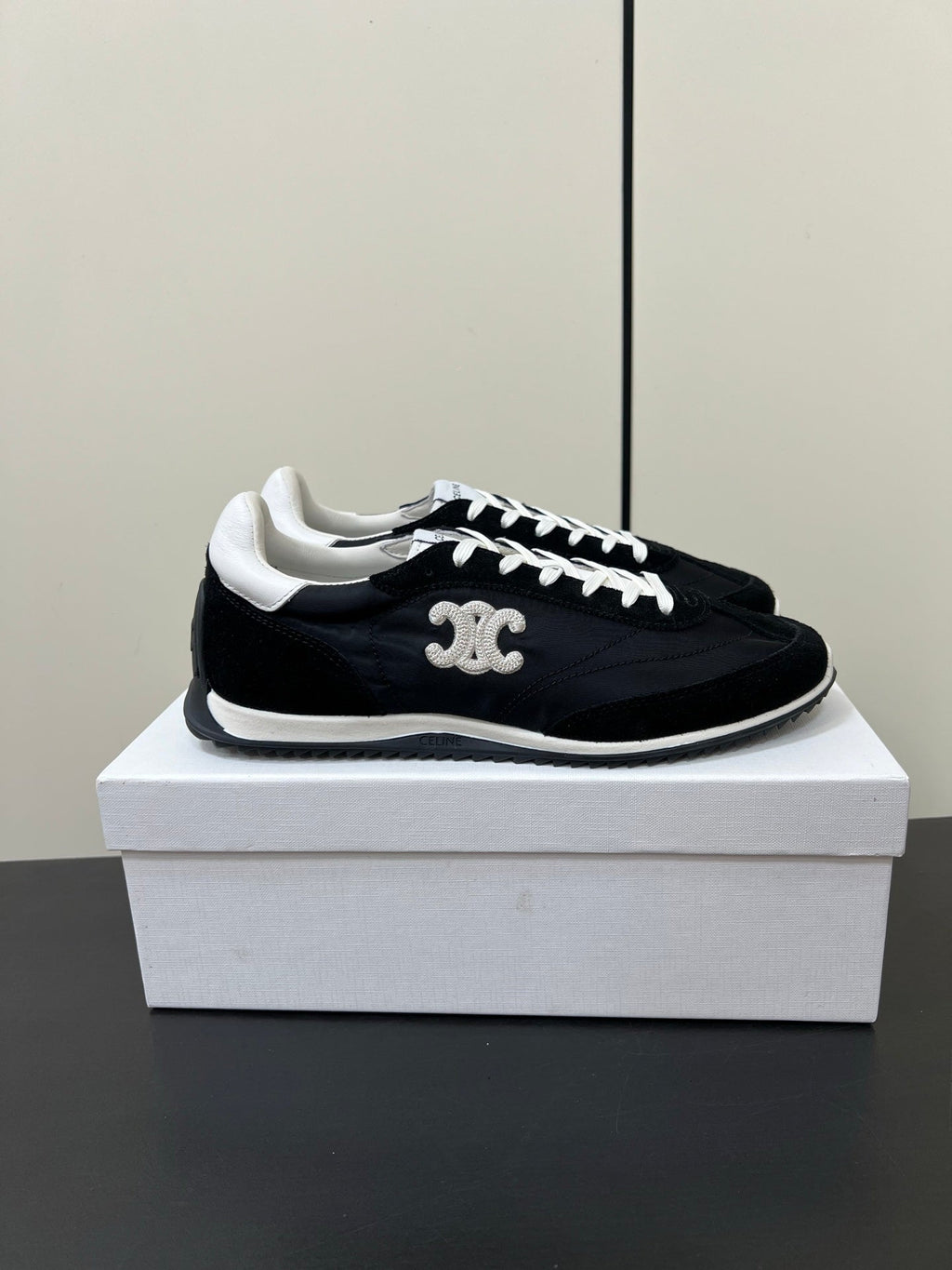 S-Sneakers