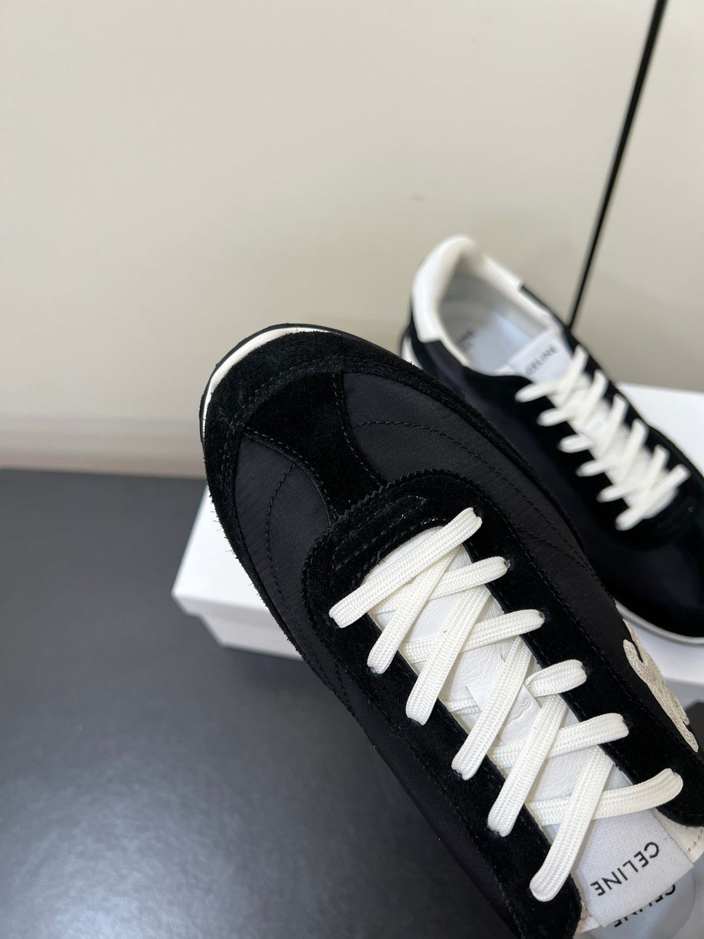 S-Sneakers