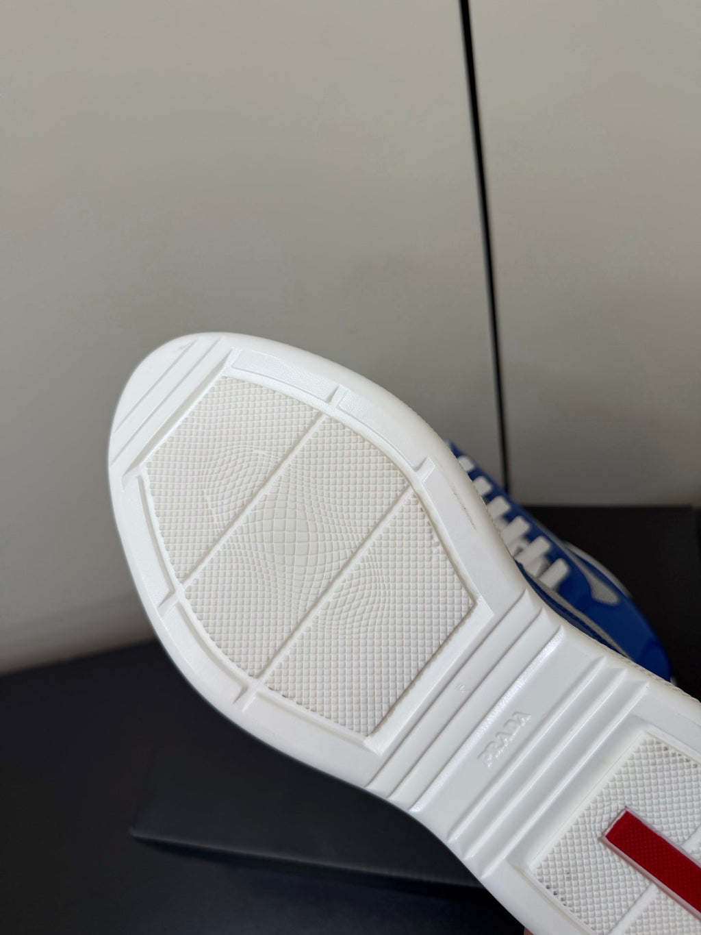 P-Sneakers