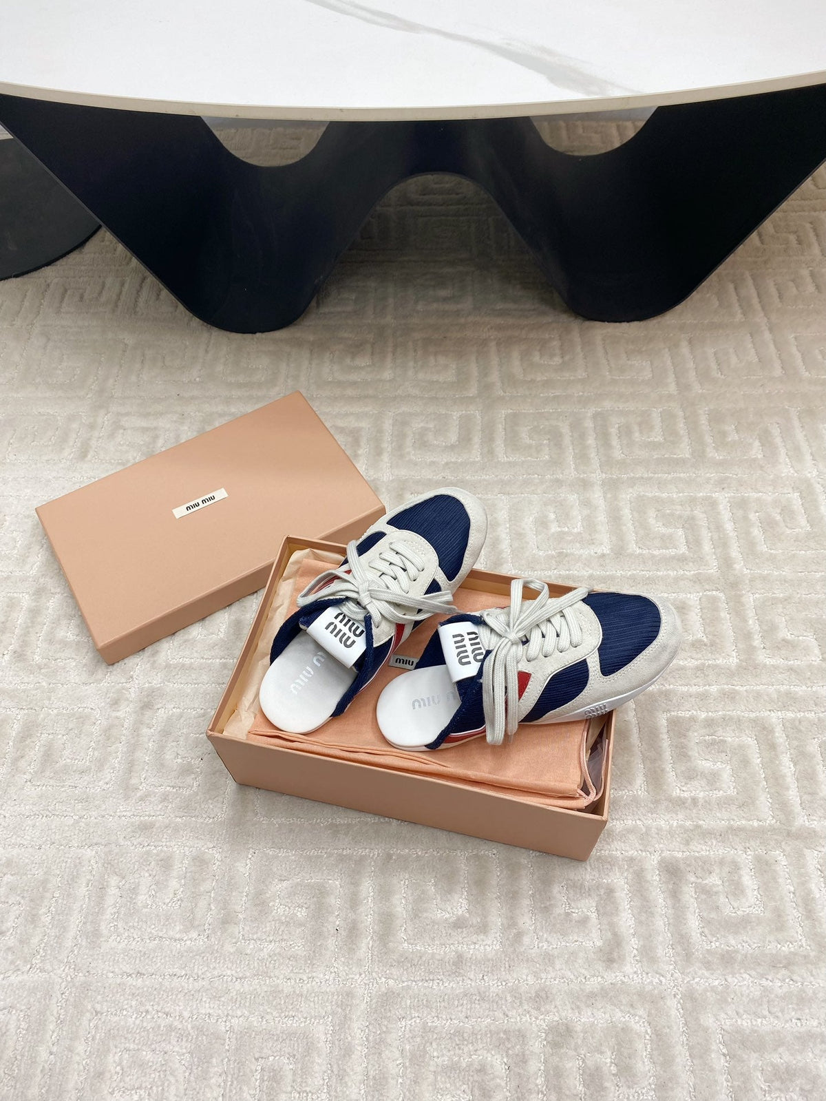 M-Sneakers