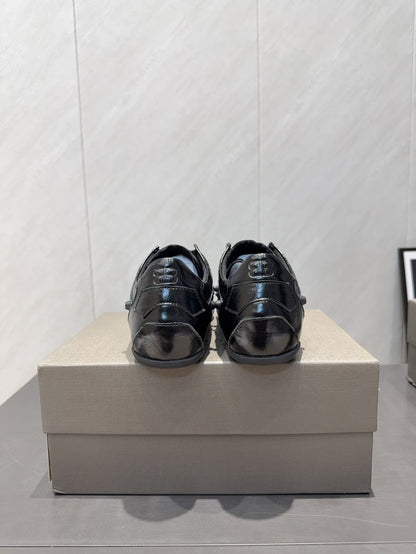 B-Sneakers