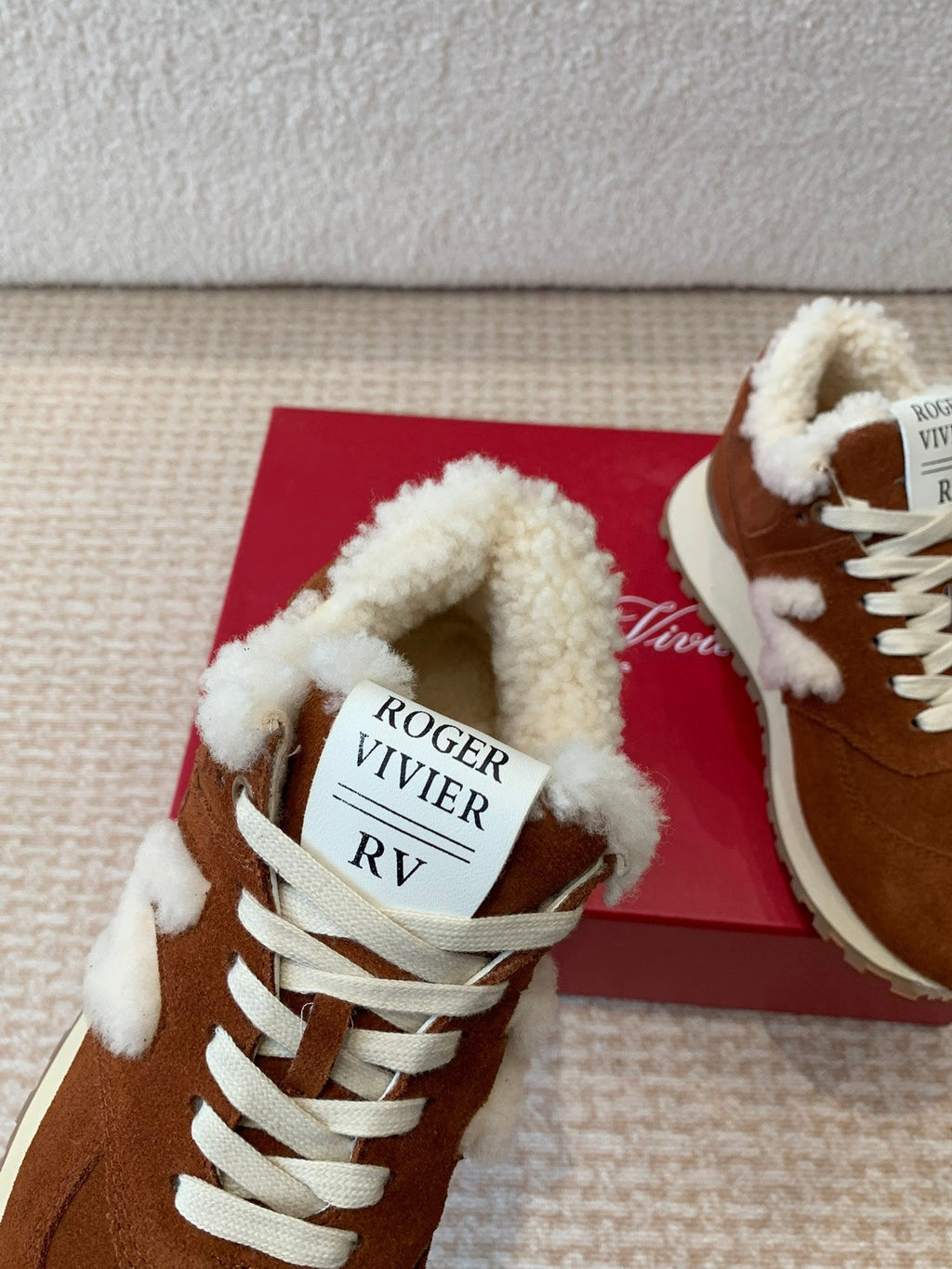 R-Sneakers