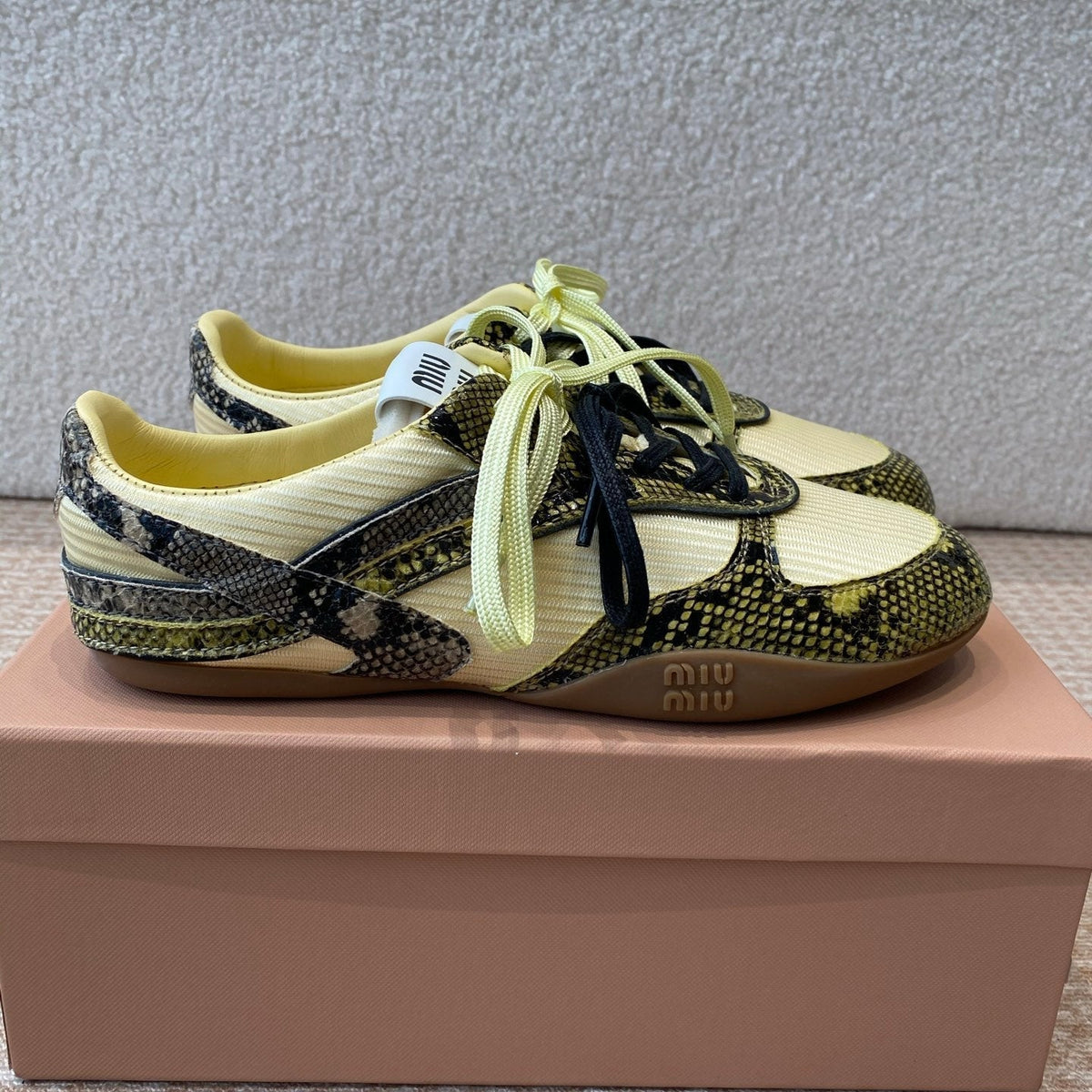 M-Sneakers