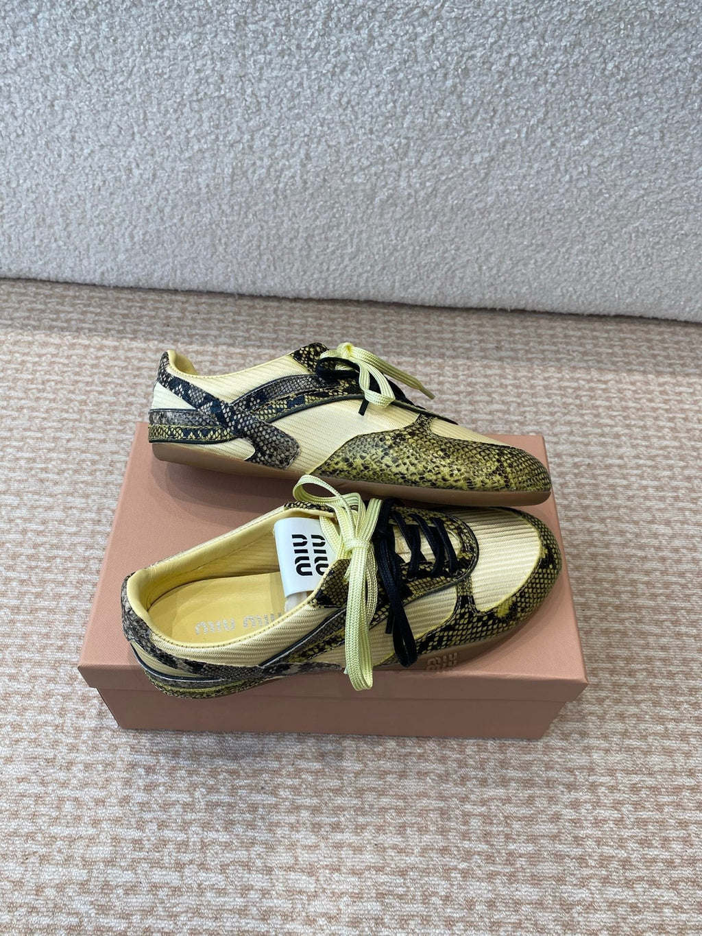 M-Sneakers