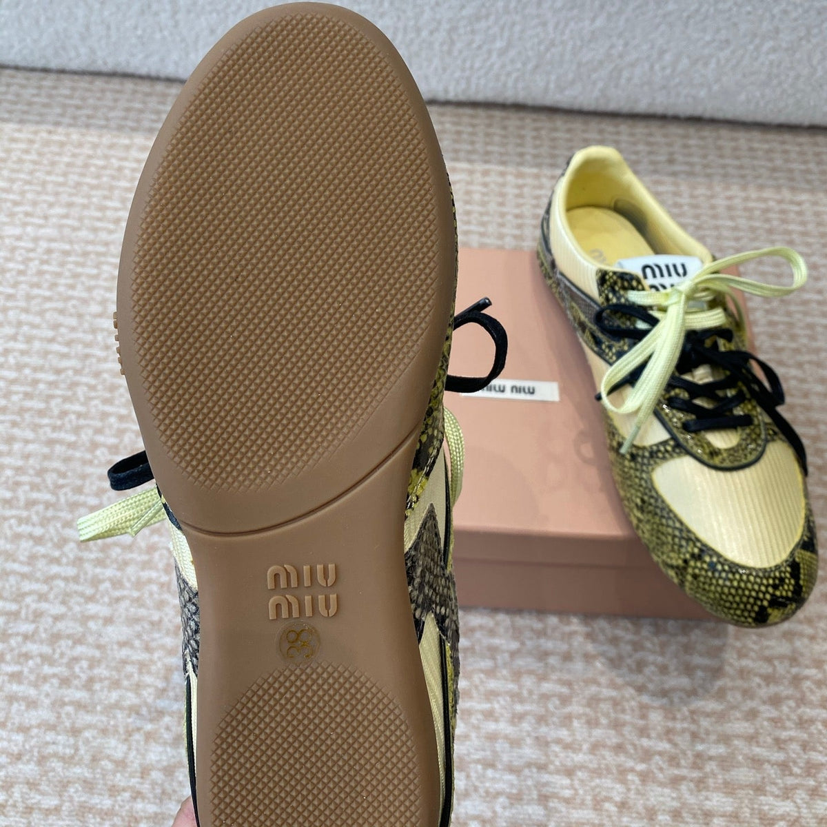 M-Sneakers