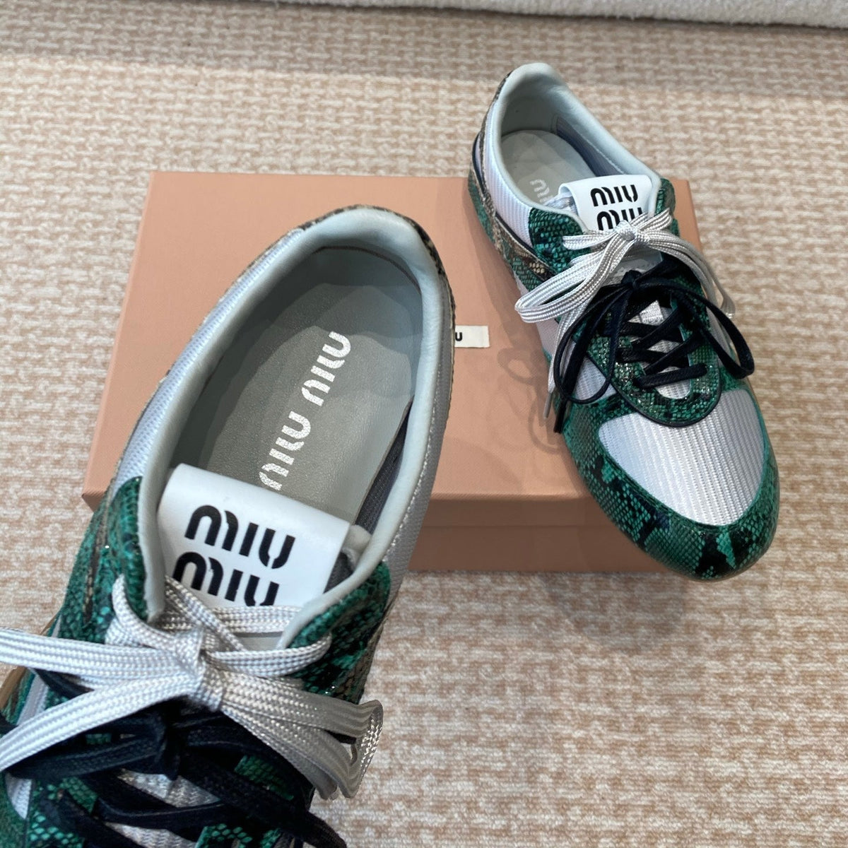 M-Sneakers