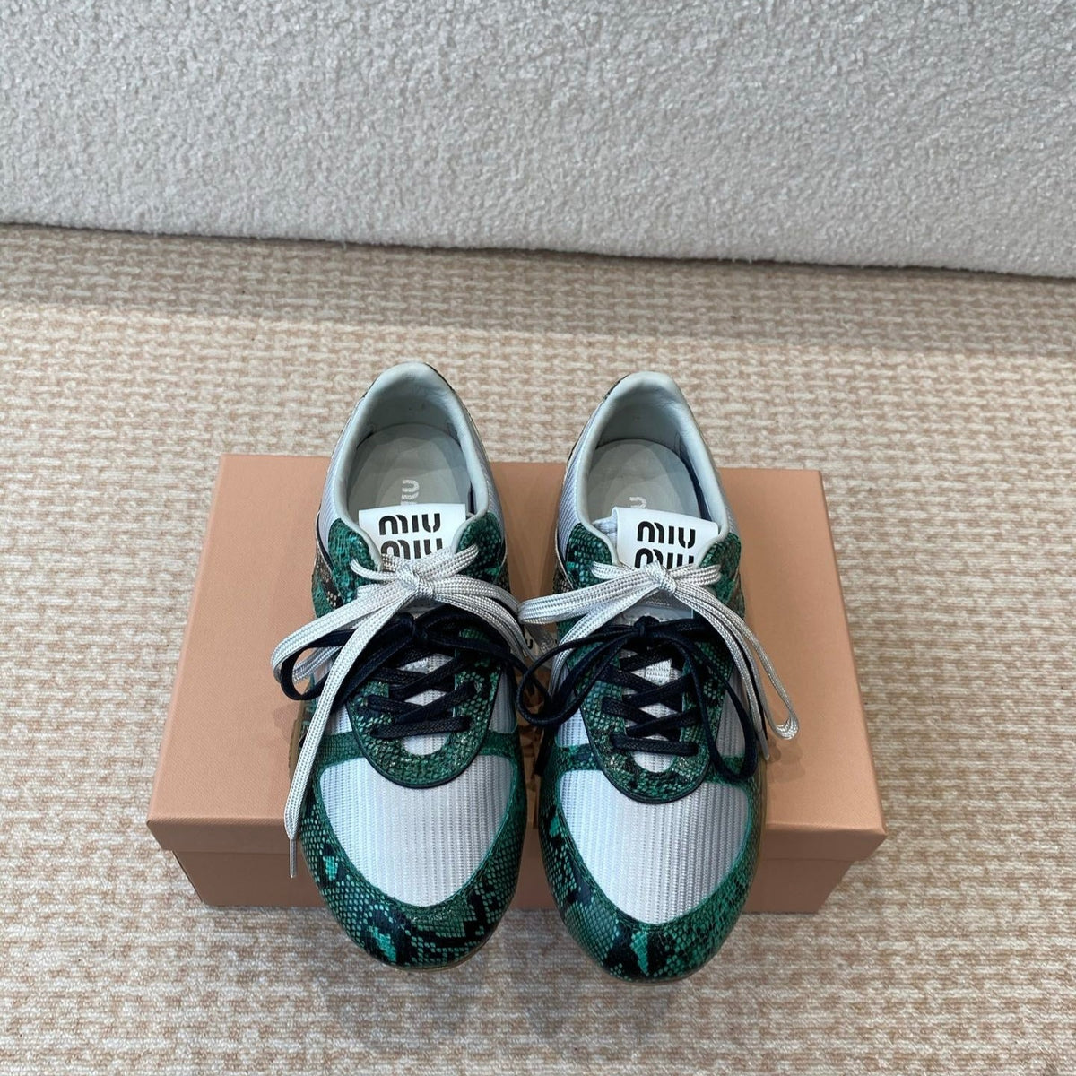 M-Sneakers