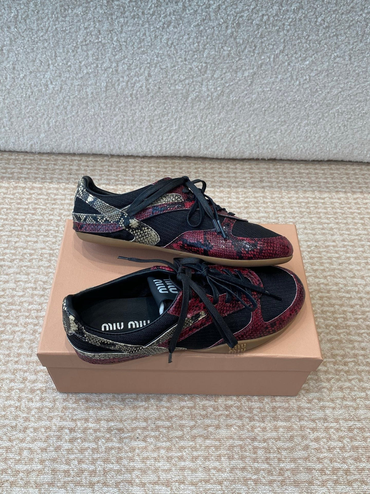 M-Sneakers