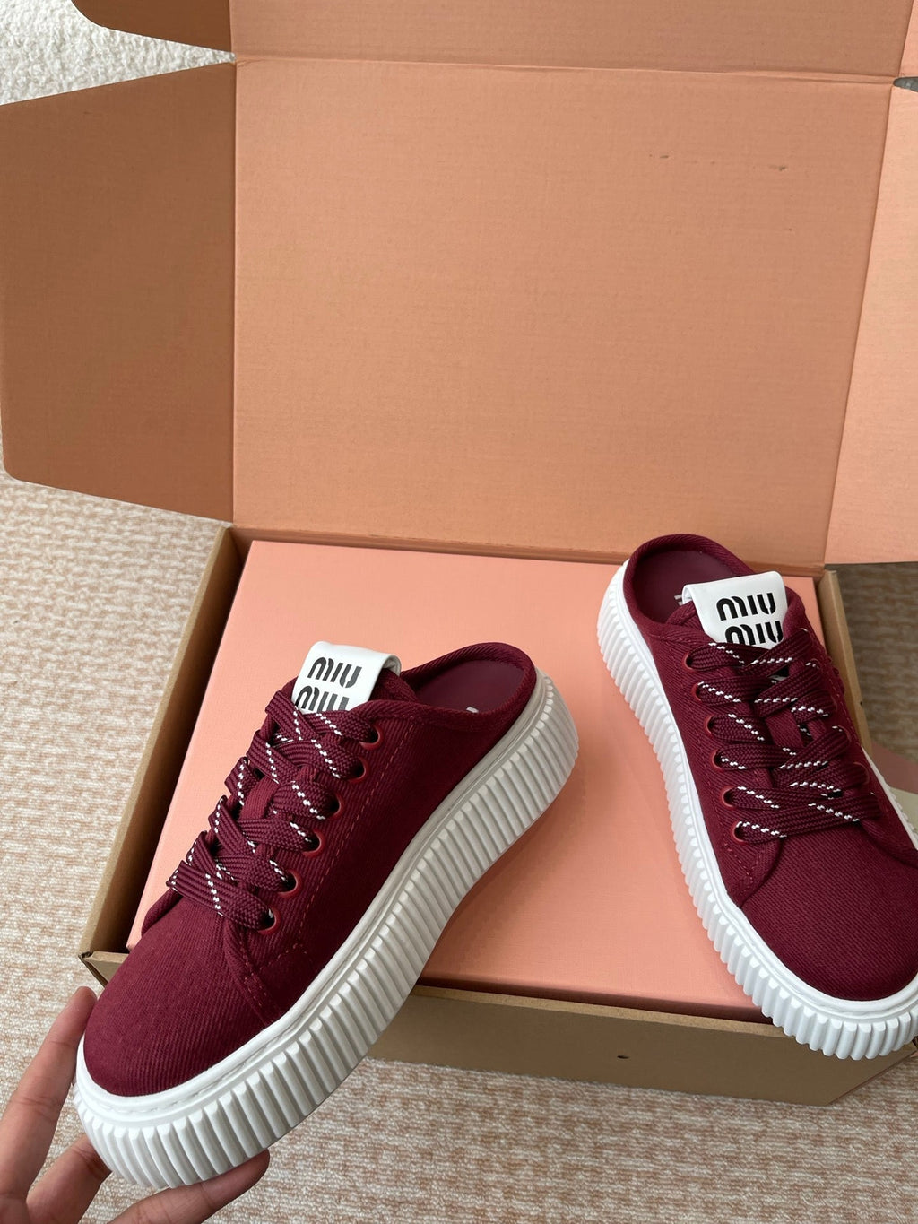 M-Sneakers