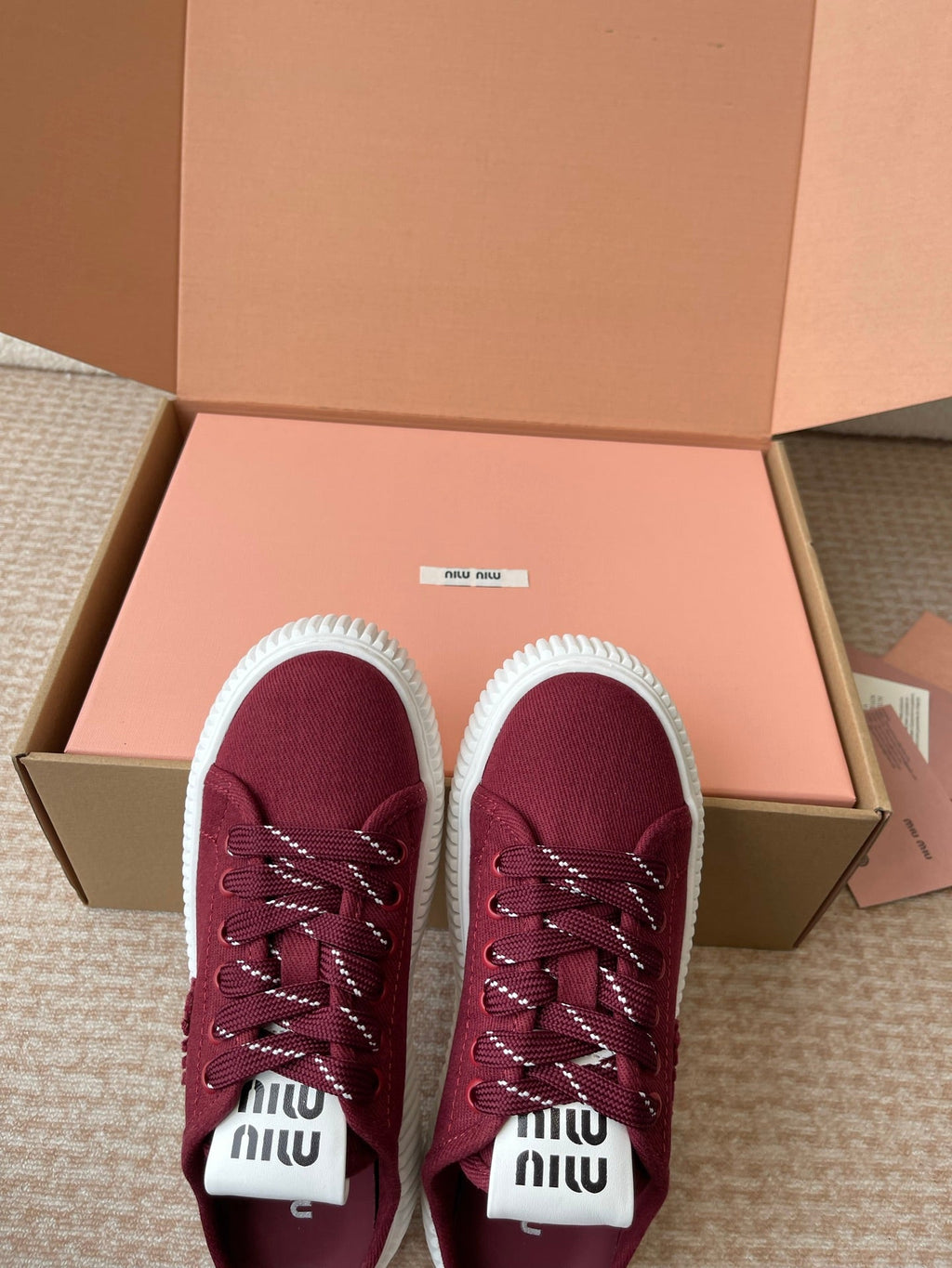 M-Sneakers