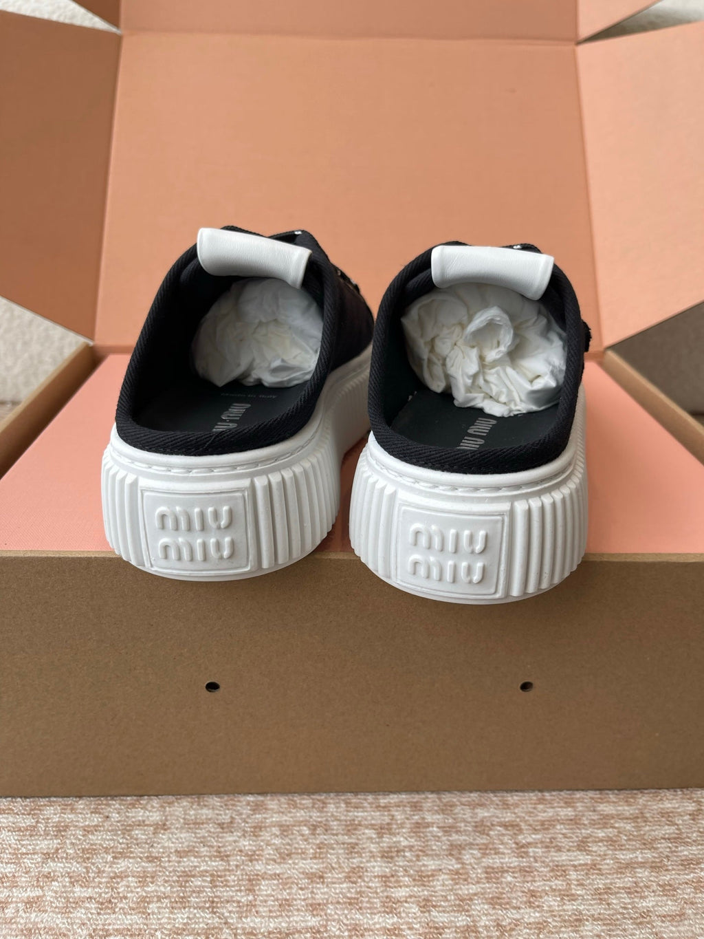 M-Sneakers