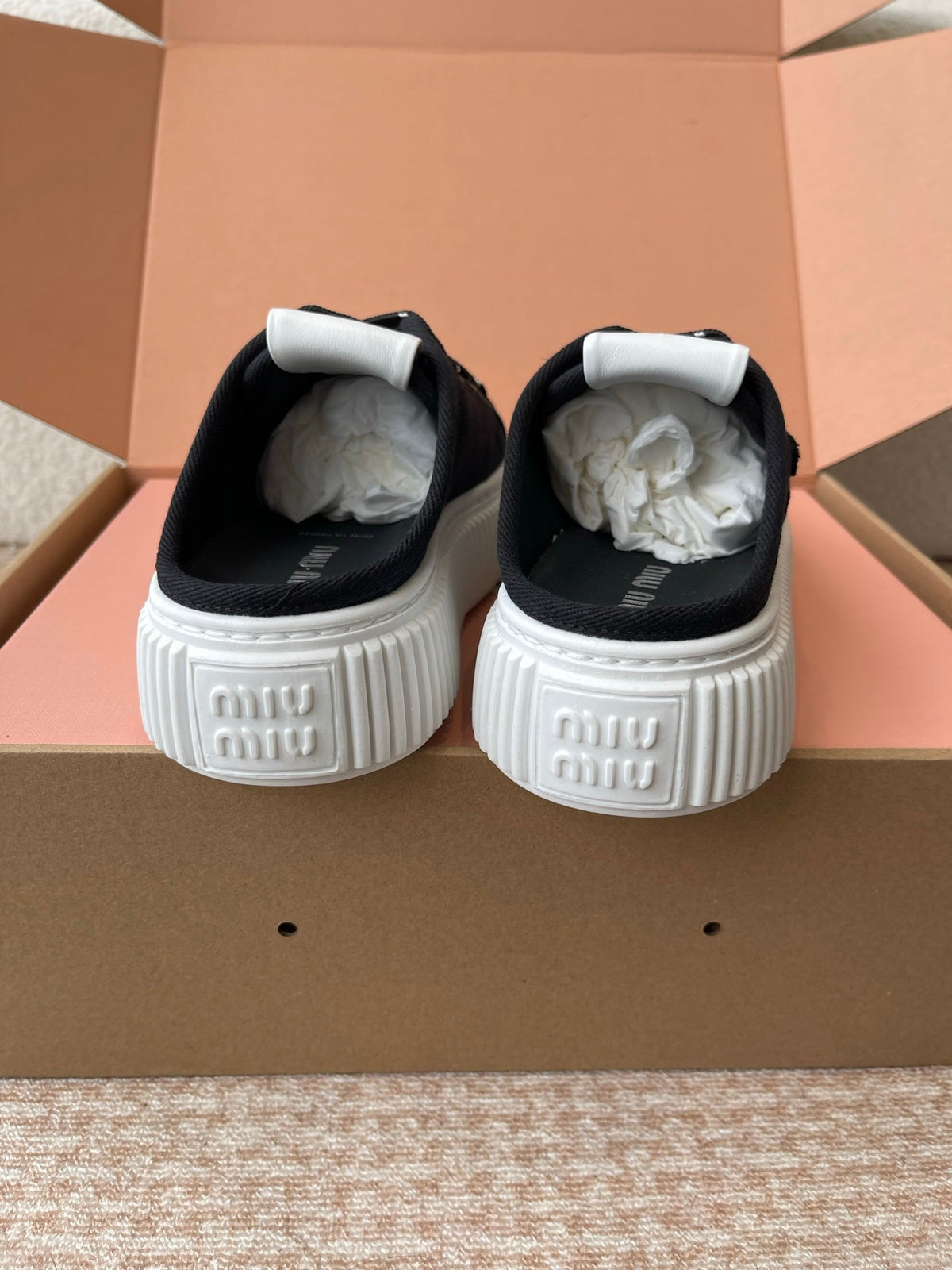 M-Sneakers