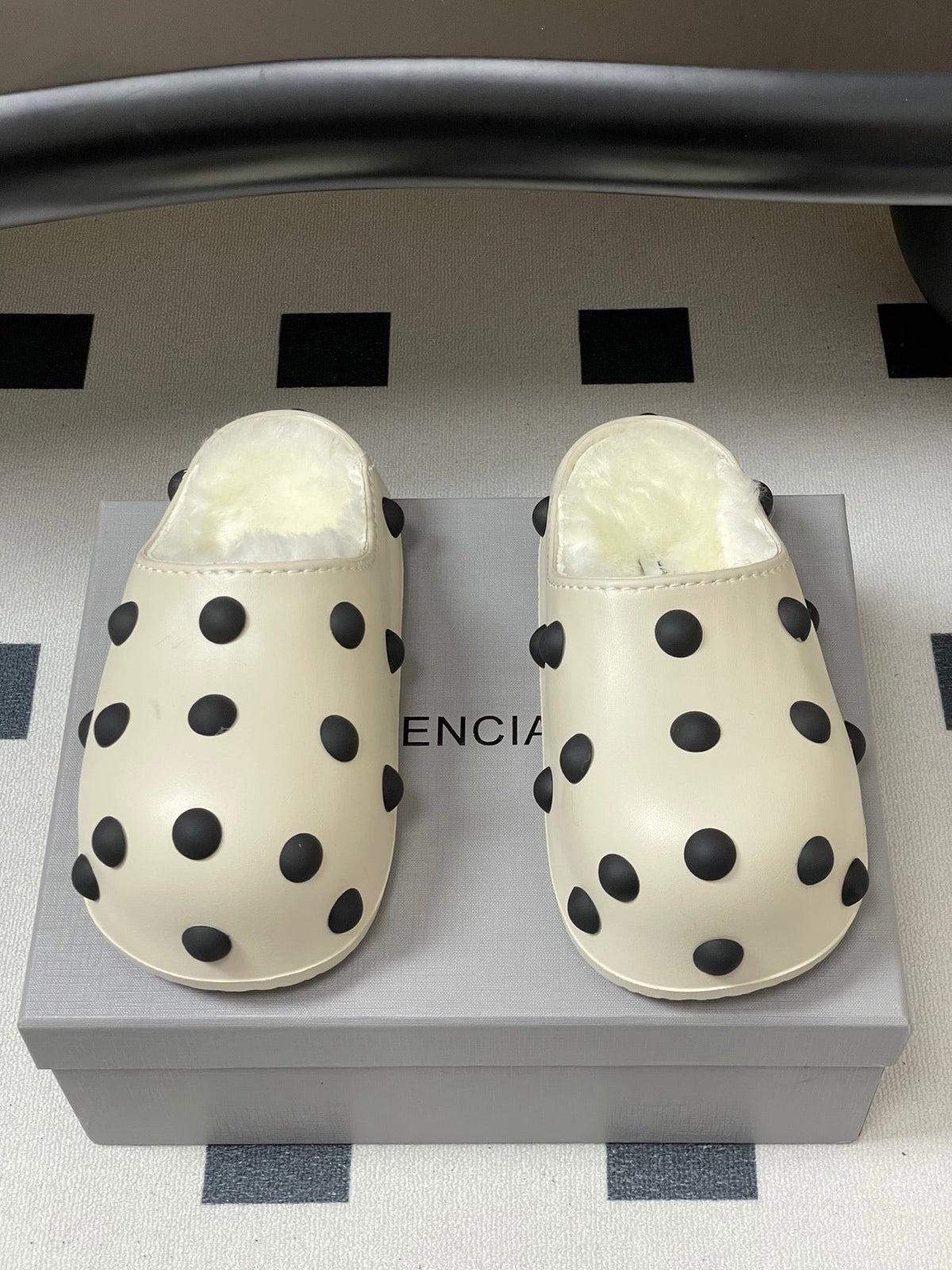 B-Sneakers