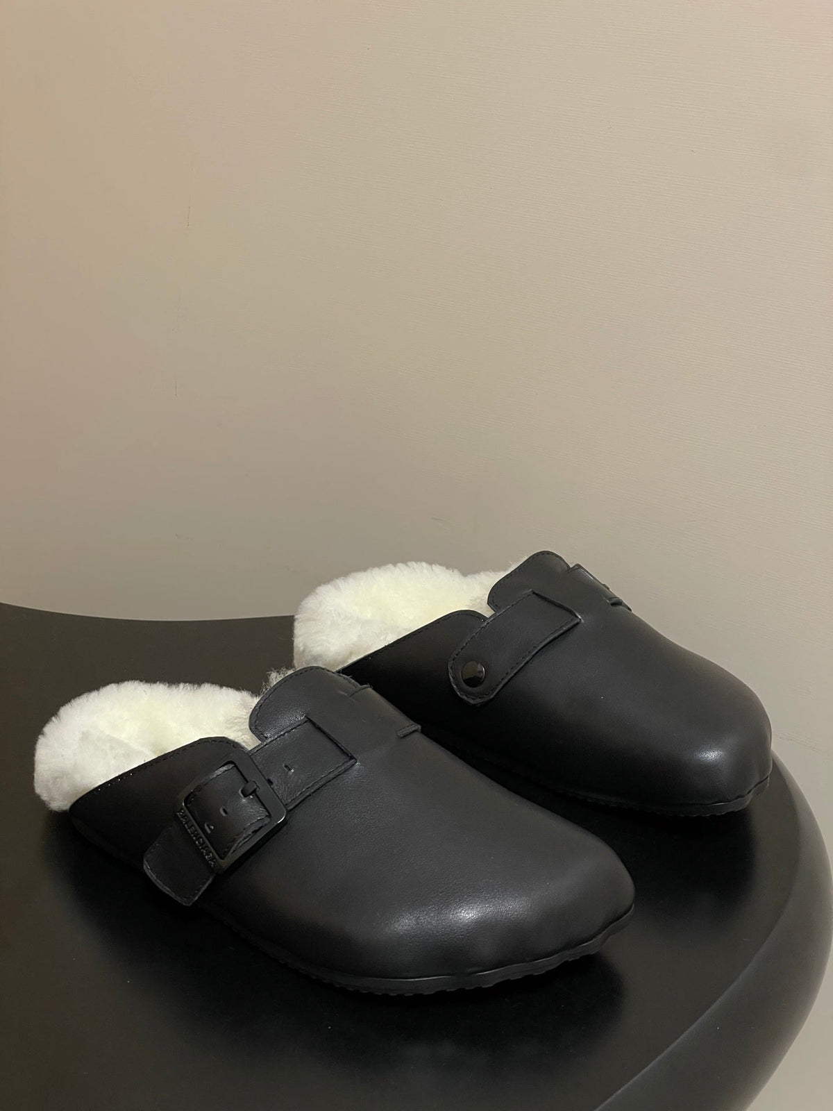 B-Sneakers