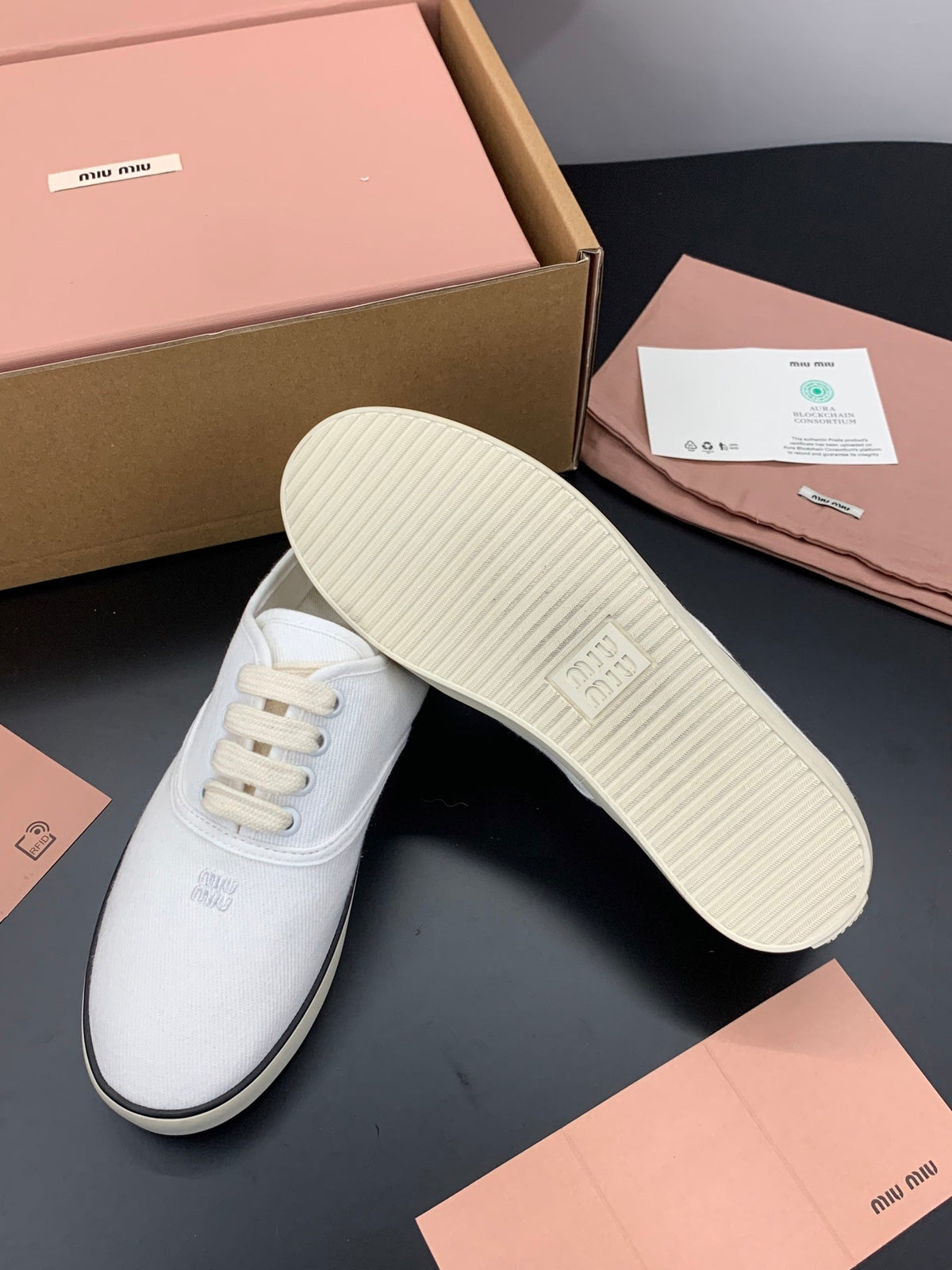 M-Sneakers